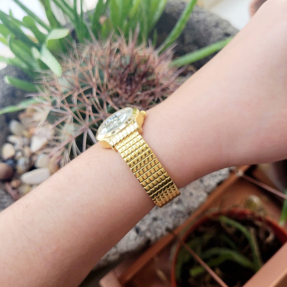 Sharp Gold Calendar Round Stretch Watch - Picture 8 of 10